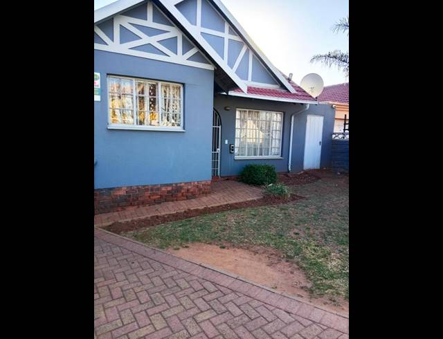 3 BEDROOM HOUSE FOR SALE IN ZAKARIYYA PARK